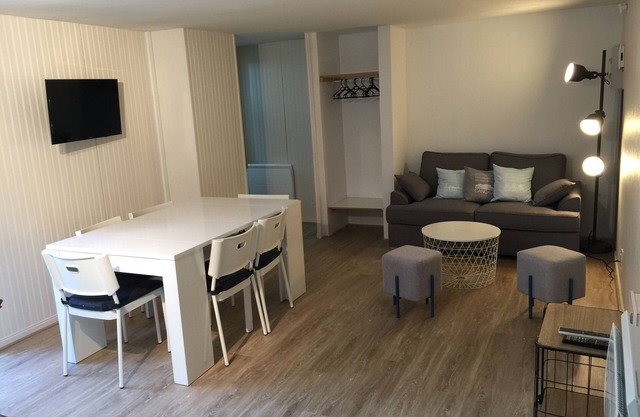 Top-Apartment with garden and jacuzzi- 200m plage du sillon/thalasso- 1/6 pers