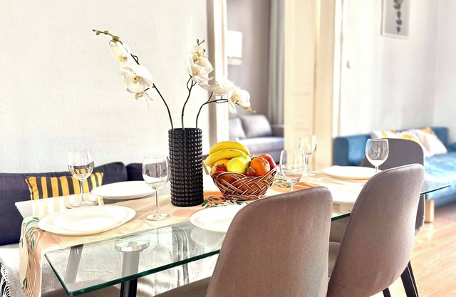 Top Central The Cozy Rhapsody Residence Budapest - Steps from Major Attractions