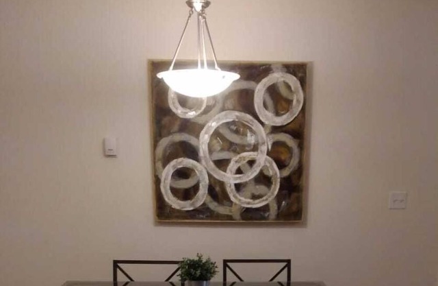 Top Floor Bright 2BR 2Bath Condo next to Westview