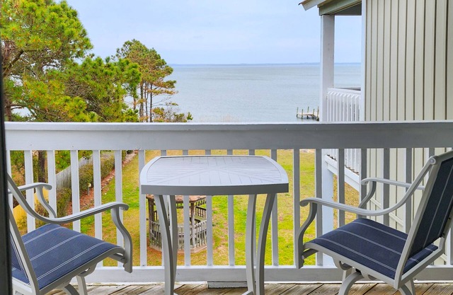 Top-floor condo near attractions with sound views, balcony, washer/dryer, AC