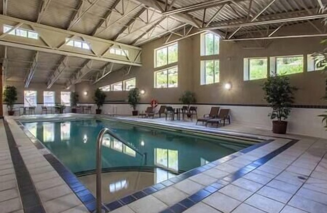 Top floor/Mountain views/Quiet 3-bed condo