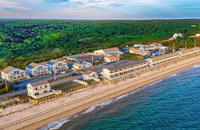 Top Mast Resort- Shore House! Beach, Pool, Housekeeping and more!