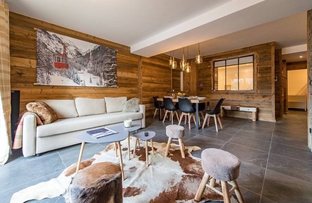 Top of the range flat with a large terrace in the heart of the village - sleeps 6