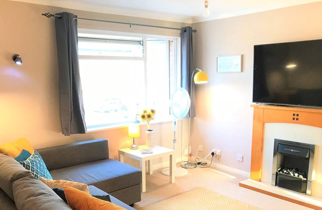 Toronto Apartment in Seaside Town with Parking