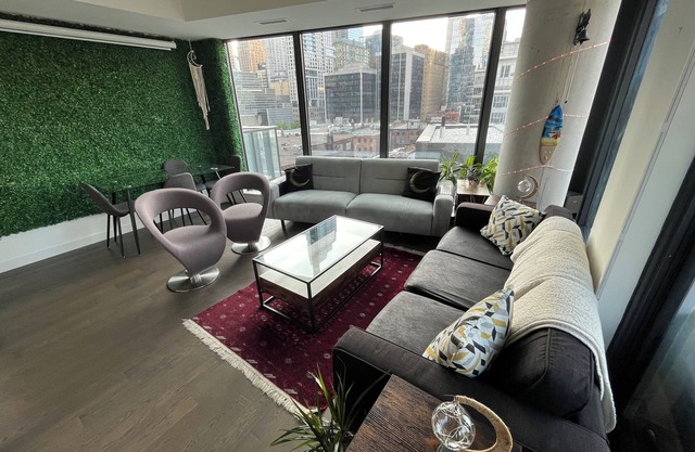 Toronto's Most Beautiful Unit at the Best Location for Monthly Rent