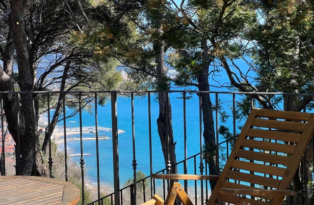 Torre Alpicella Holiday Home, a scenic escape into nature and relaxation!