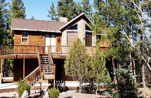 Torreon 3000sqft cabin 1 acre, river, FREE WIFI, OK PETS✔ BEAT THE HEAT!