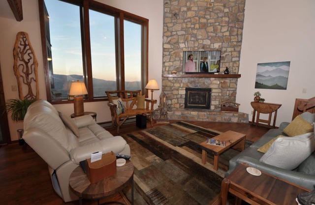 Totally Renovated Mountain Condo- TWO Decks with Gorgeous Views!
