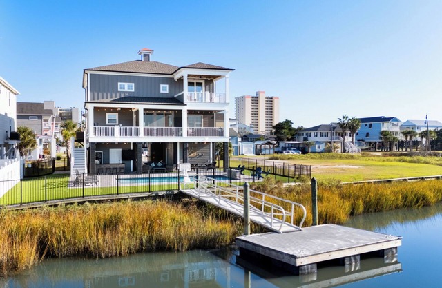 Touch of Gray: Inlet Escape w/Marsh Views & Private Pool