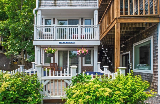 Tower House, Center of Town with Private Decks and Views