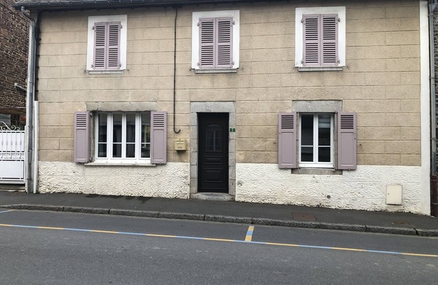 Town house, courtyard, garden, 15 minutes from the sea