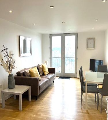 Town & Quiet - 1 Bed - Fast Fibre - Free Parking