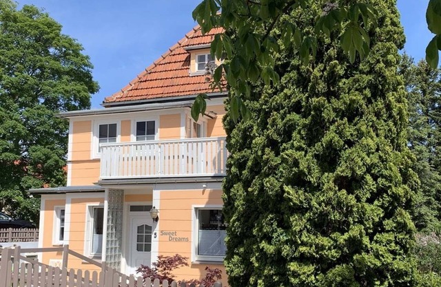 Town villa from 1936 - up to 8 persons, 3 dogs welcome, fenced garden