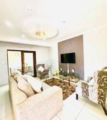 Townhouse on 6526 Boiketlo Street, Golfview