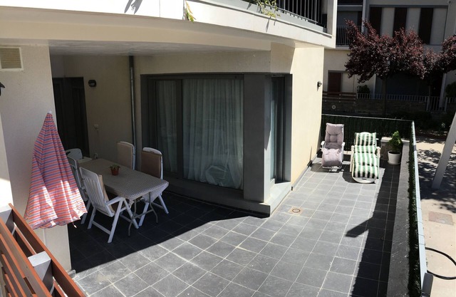 Townhouse with barbecue and terrace with glazed enclosure
