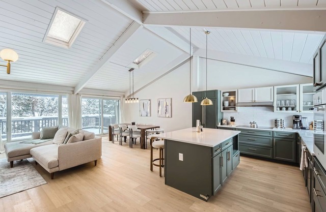 Townhouse with private hot tub in Eagle Vail