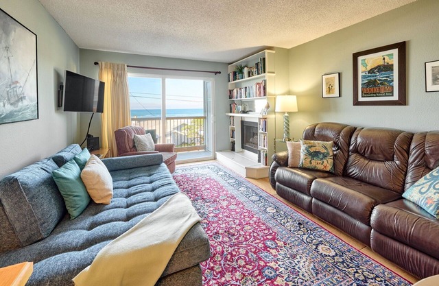 Toys "R" Walrus - Come Enjoy This Comfortable Condo With Stunning Ocean Views!
