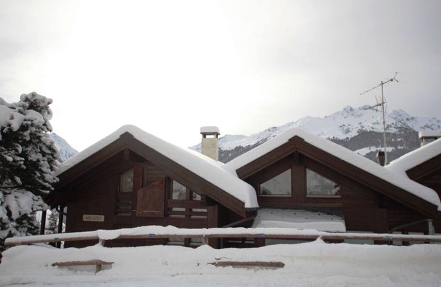 Très beau duplex combles plein sud, vue splendide ! Aisément accessible, à l'entrée du village, à pr