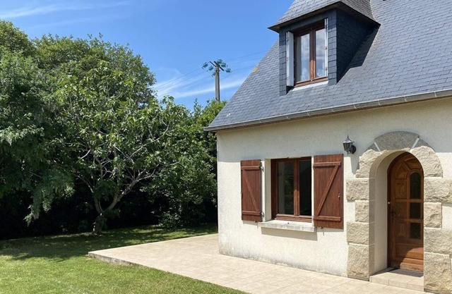 Très Jolie Maison Dans le Bourg de Plévenon