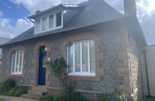 Traditional Breton house close to the sea, cosy with private spa