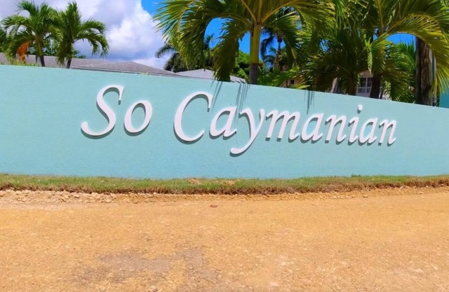 Traditional Caymanian style home 3 Bed/3Bath (8 Guest)