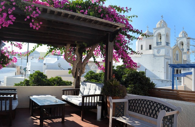 Traditional House fully-equipped with private yard, at the heart of the village.