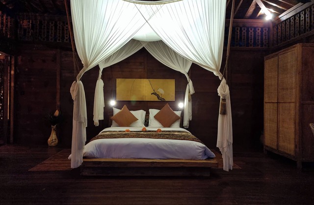Traditional Joglo Wood House in Jungle - 10 min to Ubud