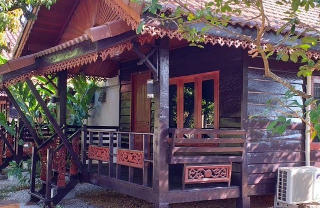 Traditional lao bungalow with mountain view & vegetable garden at your door step