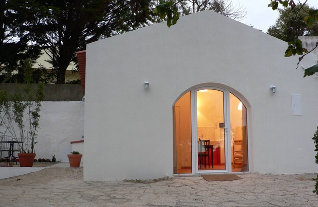 Traditional House surrounded by a large Garden Near the Beach, Sintra & Cascais