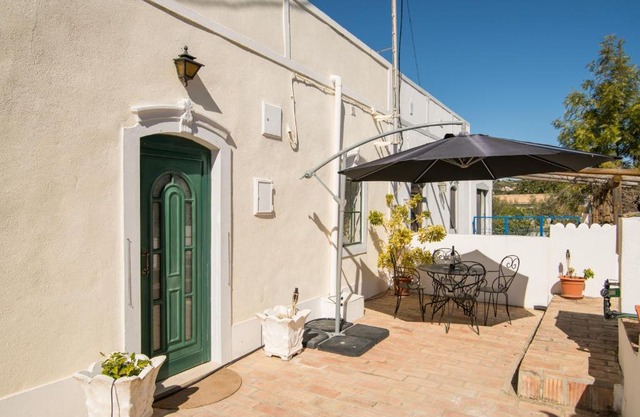 Traditional Countryside Quinta in Santa Barbara de Nexe