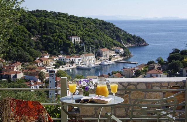 Traditional Suite KIRKE, 45m2, 3people unobstructed view,to the magic of Kioni