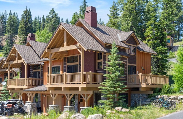 Traditional Townhome |Private Hot Tub, Soaking Tub