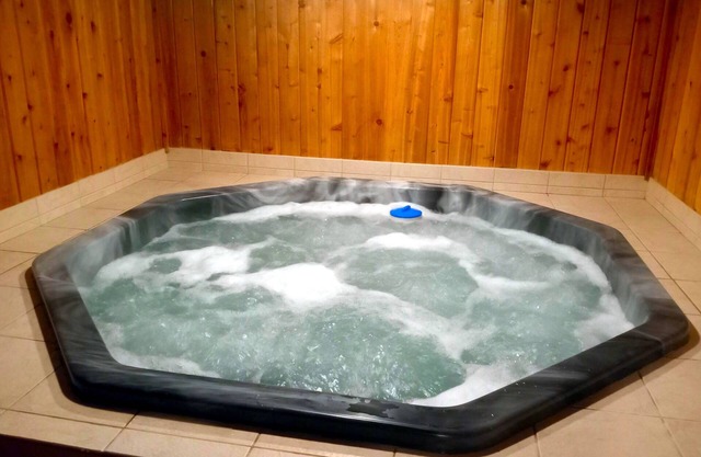 Trail View 2: Private Hot Tub, Theater, Central Air, Massage, Sauna, Mt. Views