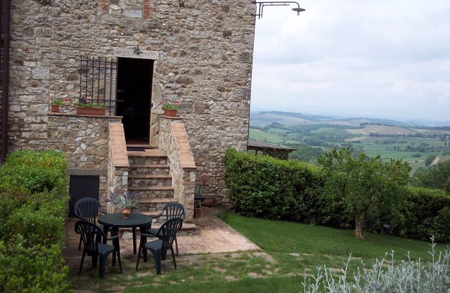 Tranquil 2-bedroom apartment with WiFi in Toscana