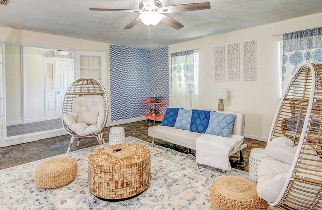 Tranquil, 4 BR, Large Backyard with Fire Pit and BBQ