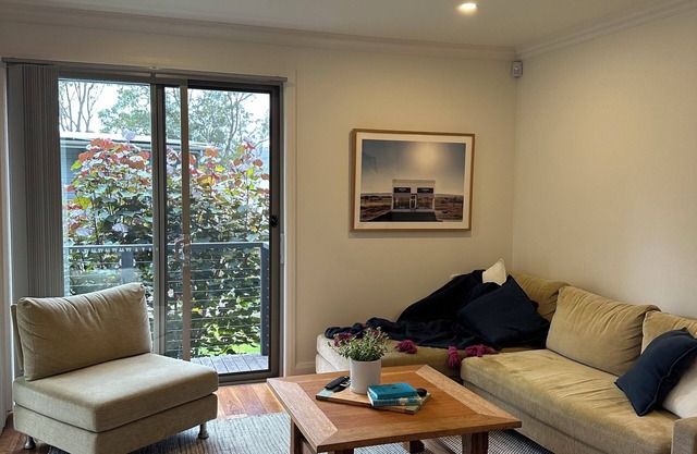Tranquil Beach Cottage with some view over the gorgeous Pittwater