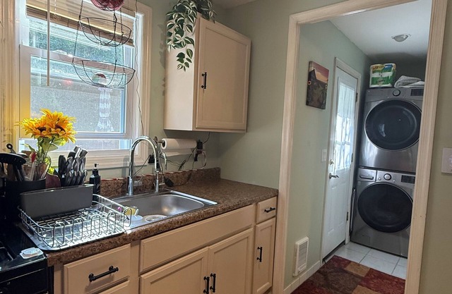 Tranquil Cottage Haven Steps from Ball Pond & Putnam Lake