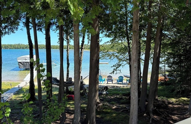 Tranquil Lake Esau Cottage, Presque Isle Harbor Area. Private Community