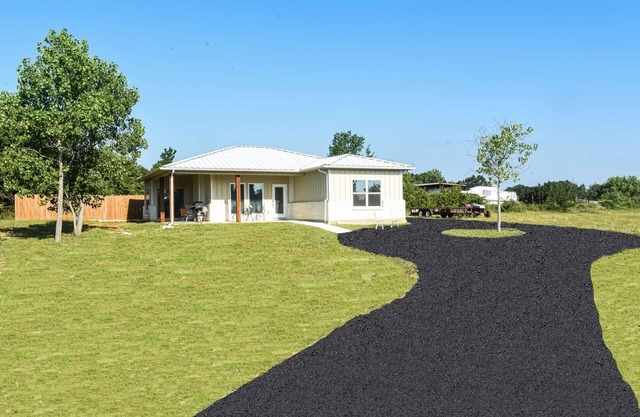 Tranquil Modern Cottage with Deck & Fire Pit - Gateway to Eagle Mountain Lake & Fort Worth