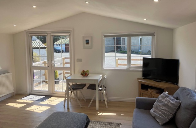 Tranquil private cabin surrounded by beautiful countryside.