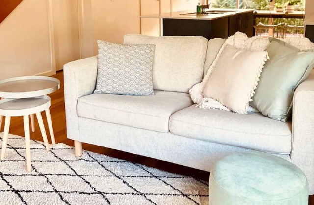 Tranquil Tullamarine 2B House, Free parking, 4mins to Airport + pet friendly!
