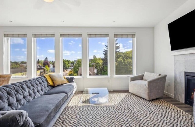Tranquil Urban Retreat - The Dorian Loft 504