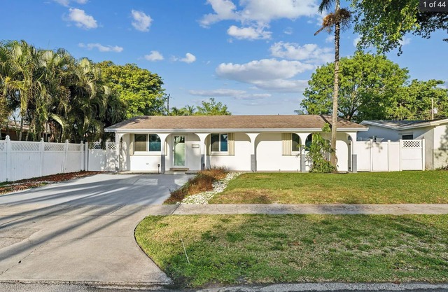 Tranquil Waters w. Heated Private Pool in Central Dania Beach
