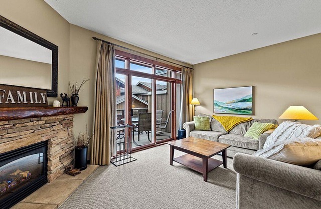 Trapper's Landing 12: Pet Friendly, 2BDRM & Sleeping Den w/Private Hot Tub