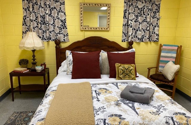 Travel Nurses Only - Cozy, Comfortable and Clean Home