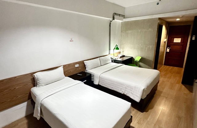 Travelbee Seaside Inn