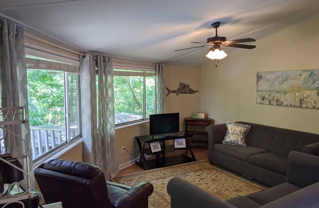 Tree House Condo! Great Location! Steps From Campus!