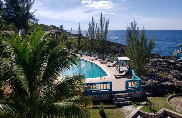 Tree house Cottage with Ocean View, Hammocks and Fast Wifi. Great for groups