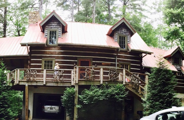 Tree House in Highlands only about 500 yards to Main St, Hot Tub, Wifi