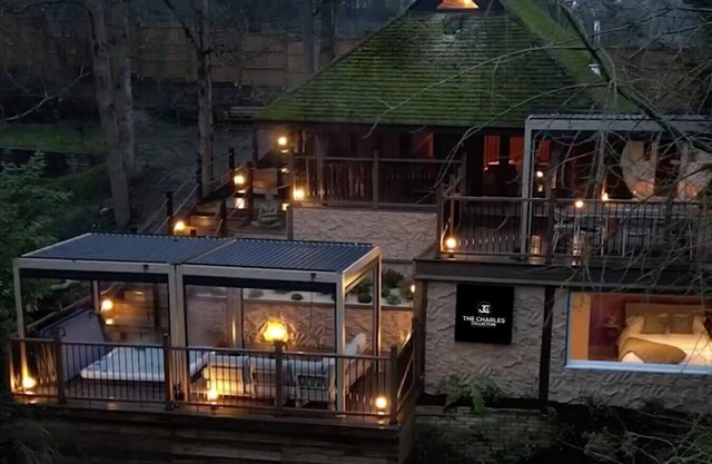 Tree House - Luxury Riverside